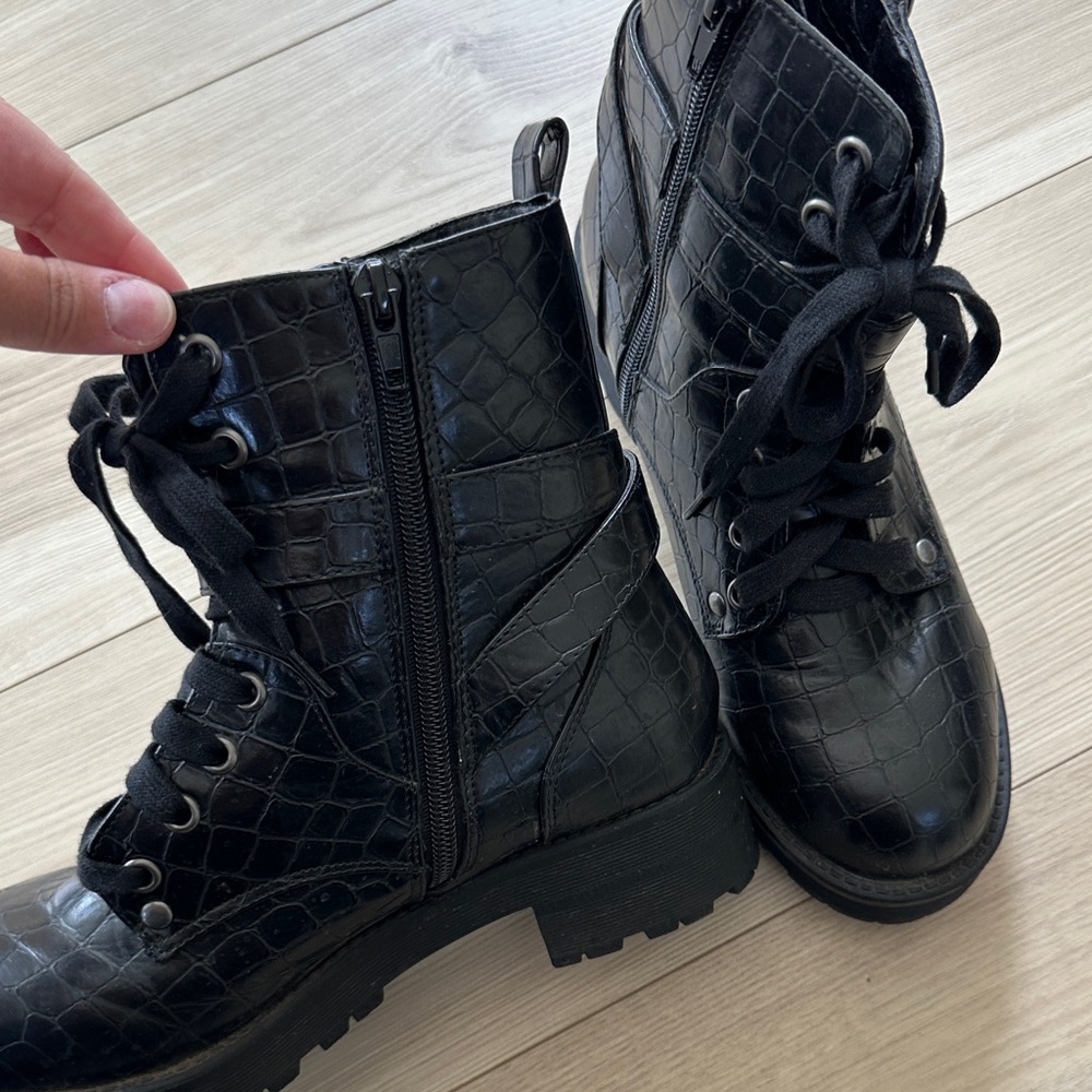 Black Croc-Embossed Women's Boots - Picture 6 of 7